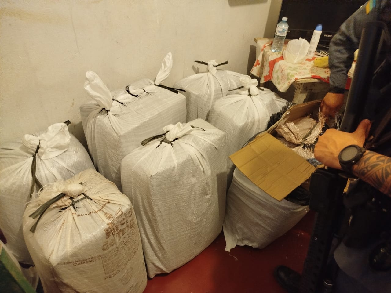 EM OIAPOQUE, POLÍCIAS CIVIL E MILITAR PRENDEM INDIVÍDUO EM FLAGRANTE COM CERCA DE 700 QUILOS DE EXPLOSIVOS